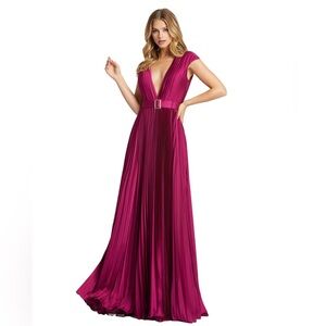 NEW IEENA FOR MAC DUGGAL PLEATED PLUNGE NECK BELTED SATIN GOWN SIZE 8
